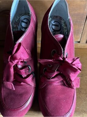 Nina Shoes Burgundy Ribbon, Dolls Collection platform shoes.